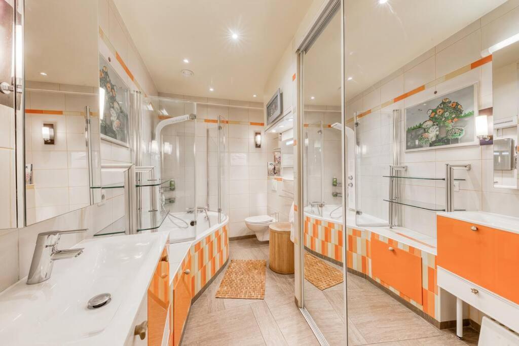Appartement De Caractere Avec Jardinet Privatif A 1 Min Metro 1, Paris, Disneyland Vincennes Eksteriør bilde